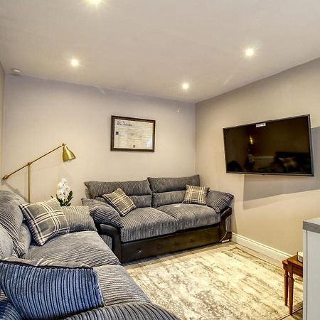 6 Dbl Bed, Central Huddersfield House Inc Parking Zewnętrze zdjęcie