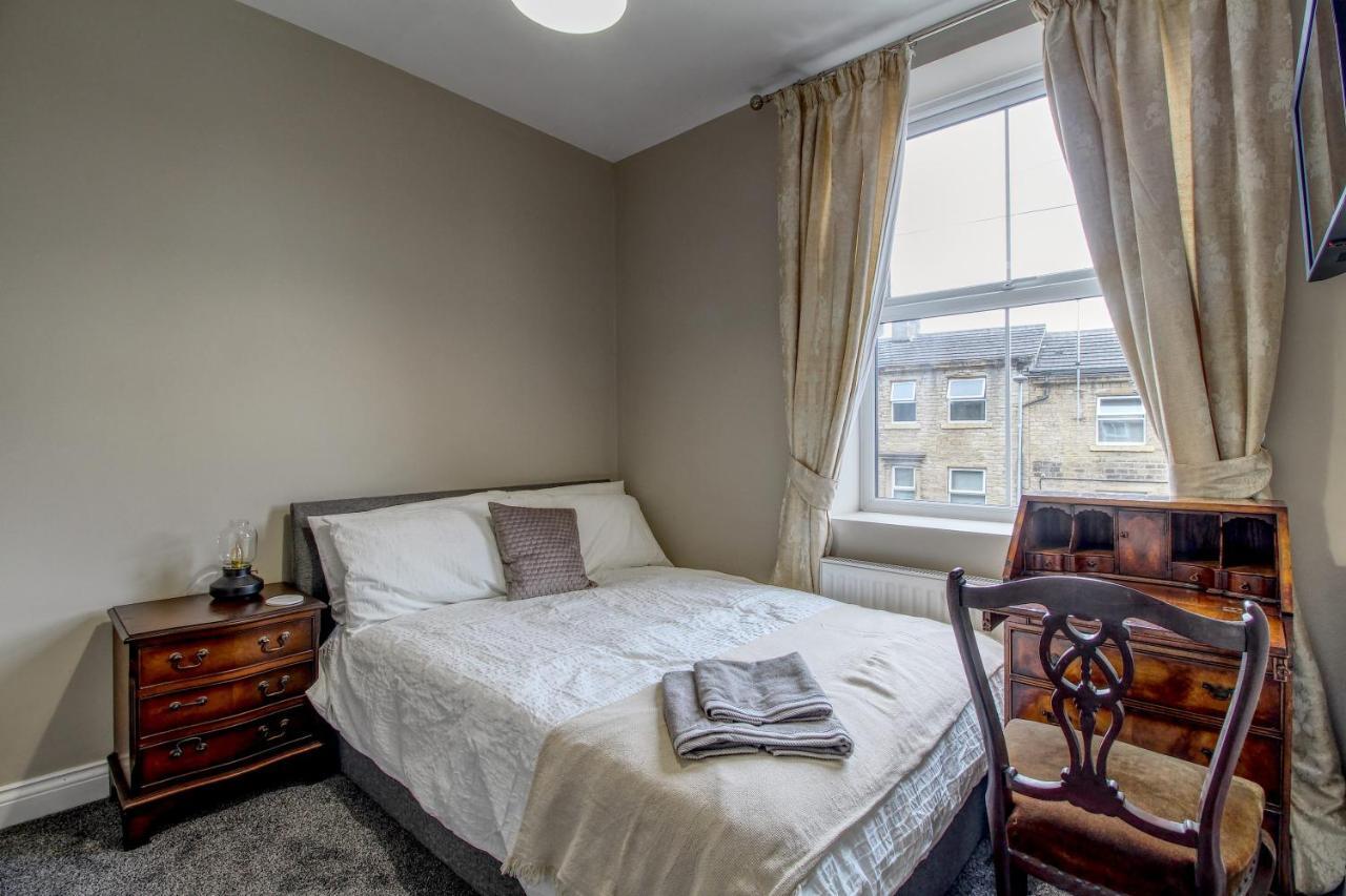 6 Dbl Bed, Central Huddersfield House Inc Parking Zewnętrze zdjęcie