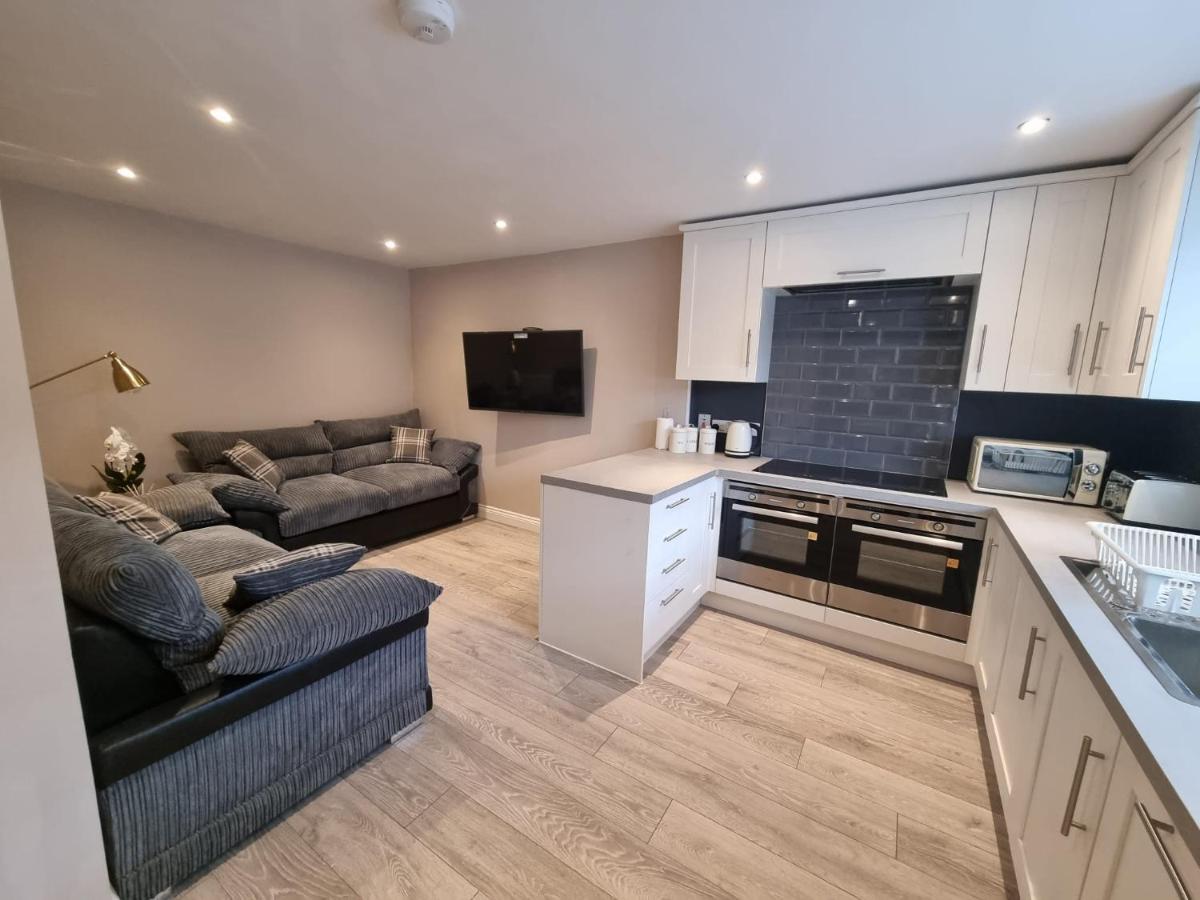 6 Dbl Bed, Central Huddersfield House Inc Parking Zewnętrze zdjęcie
