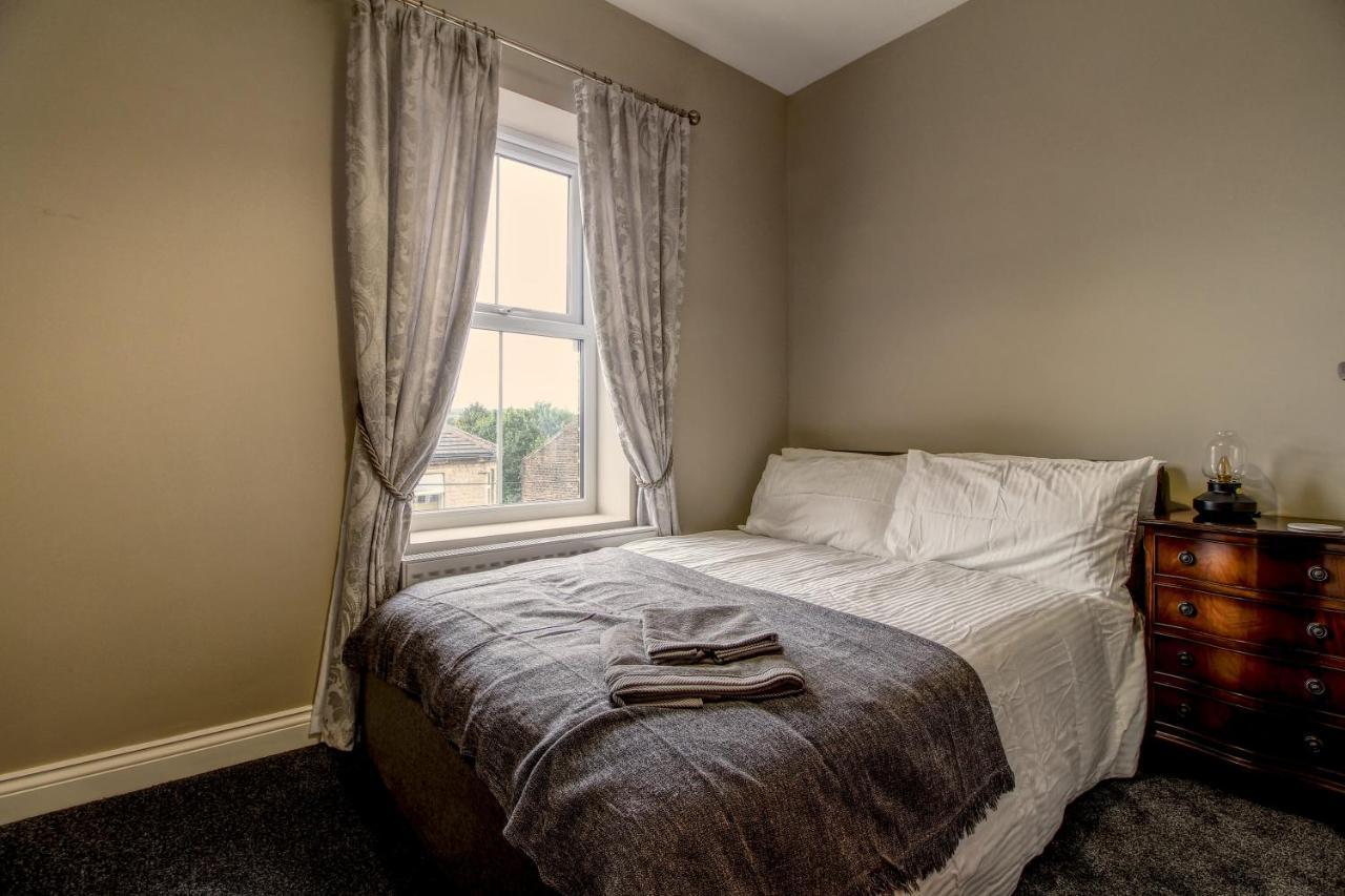 6 Dbl Bed, Central Huddersfield House Inc Parking Zewnętrze zdjęcie
