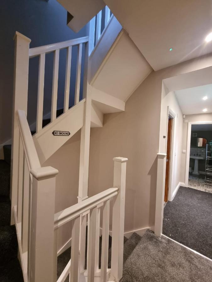 6 Dbl Bed, Central Huddersfield House Inc Parking Zewnętrze zdjęcie