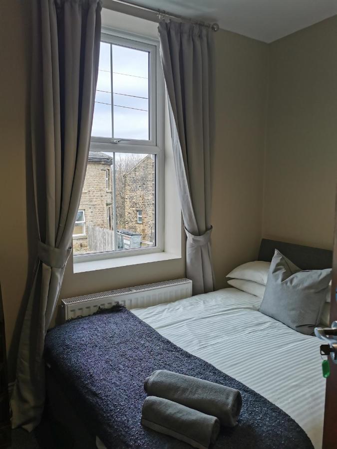 6 Dbl Bed, Central Huddersfield House Inc Parking Zewnętrze zdjęcie