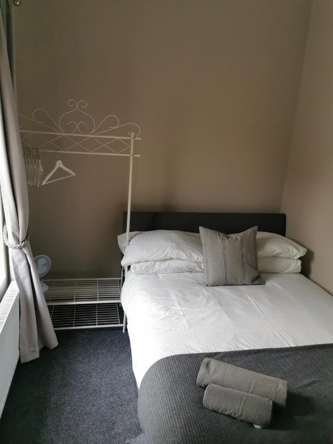 6 Dbl Bed, Central Huddersfield House Inc Parking Zewnętrze zdjęcie